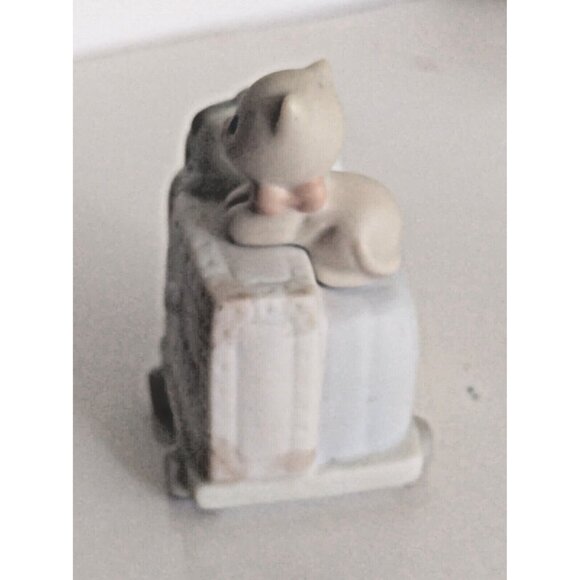 Two Vintage Precious Moments Sugar Land Theme Figurines 1995 Cat & Sign Holder - Picture 3 of 15